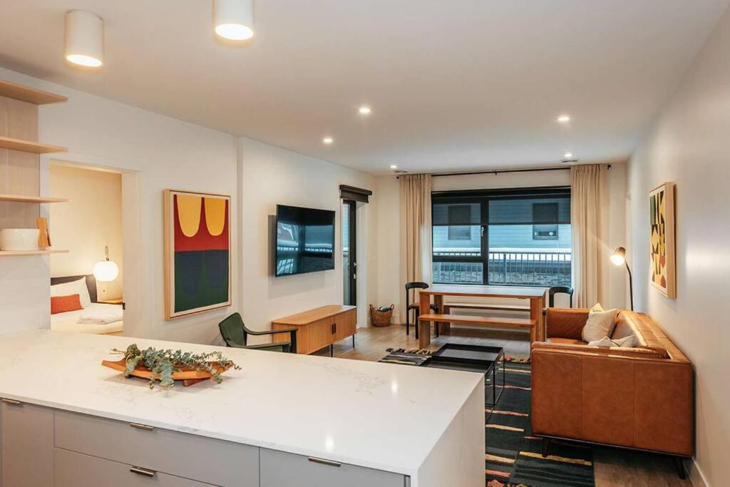 Tally Ho By Revelstoke Vacations Экстерьер фото