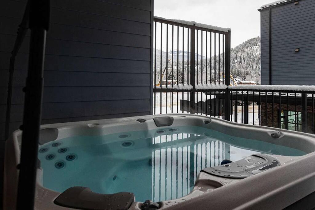 Tally Ho By Revelstoke Vacations Экстерьер фото