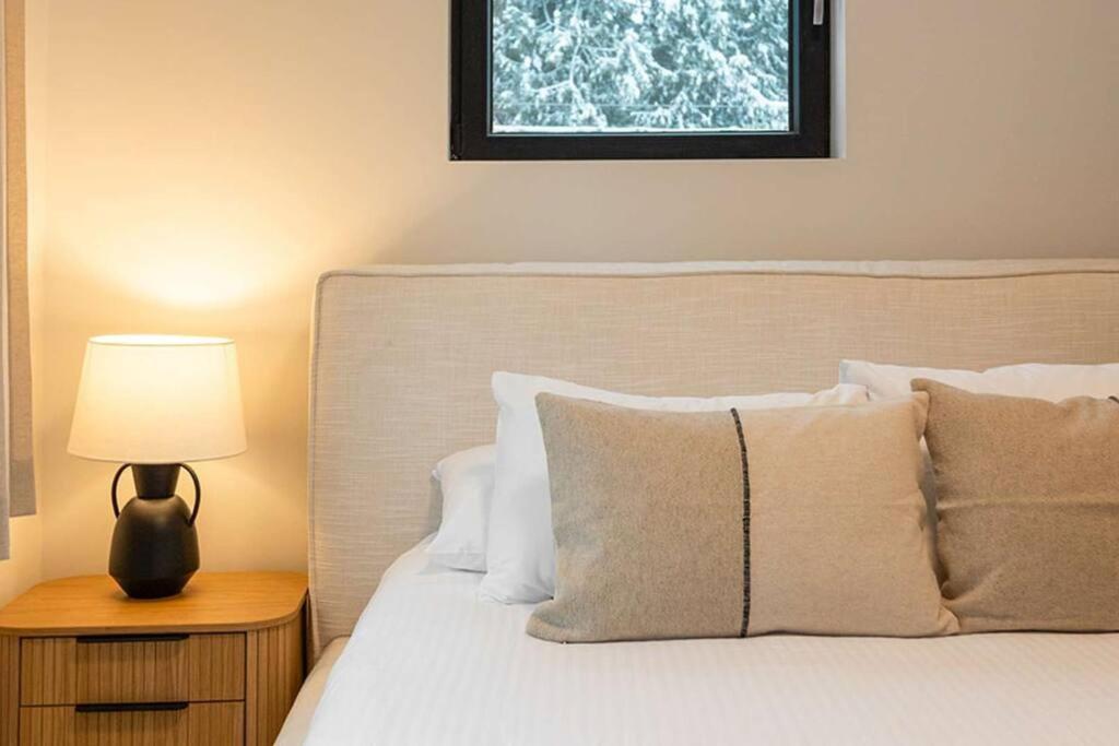 Tally Ho By Revelstoke Vacations Экстерьер фото