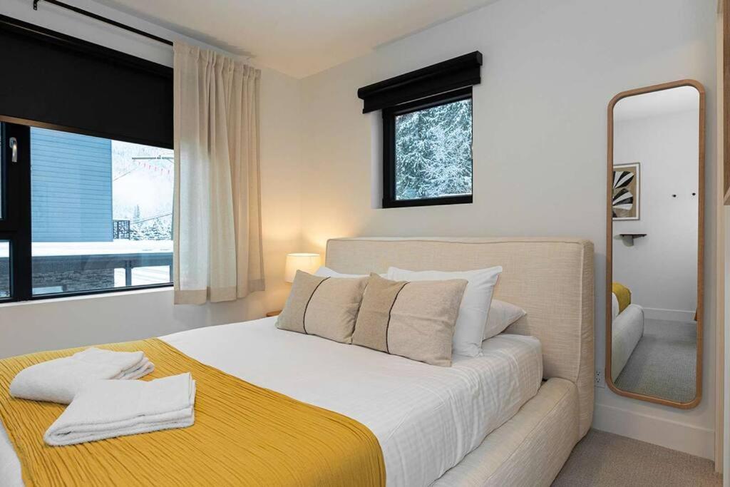 Tally Ho By Revelstoke Vacations Экстерьер фото