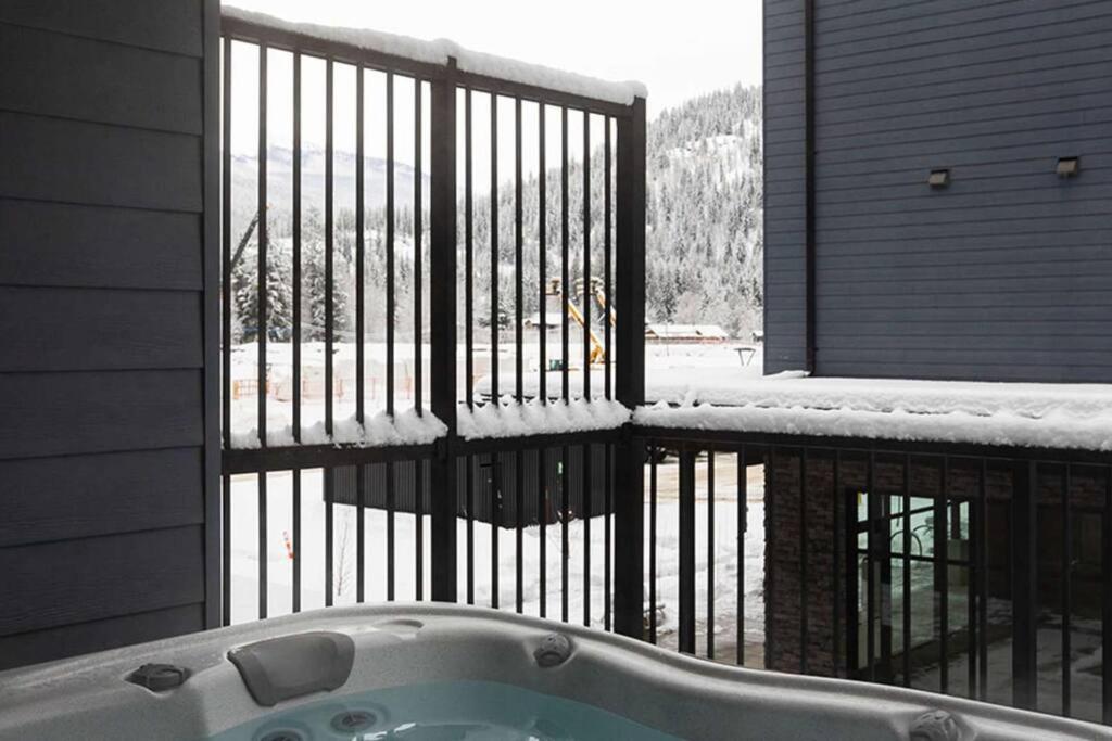 Tally Ho By Revelstoke Vacations Экстерьер фото