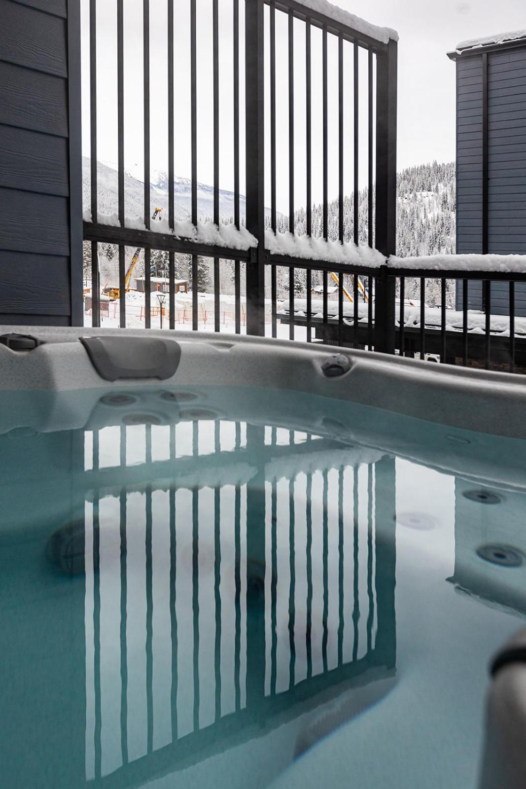 Tally Ho By Revelstoke Vacations Экстерьер фото