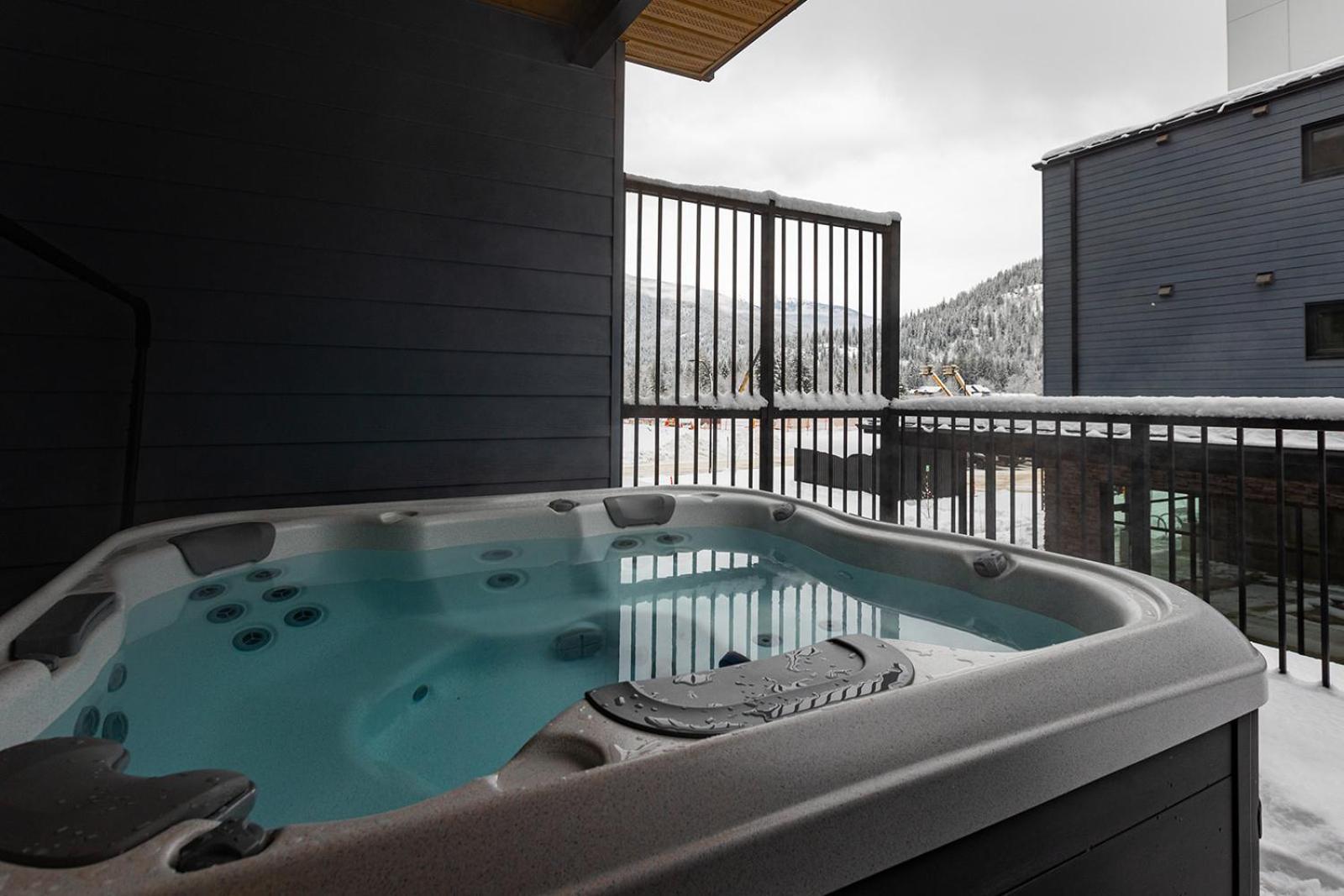 Tally Ho By Revelstoke Vacations Экстерьер фото