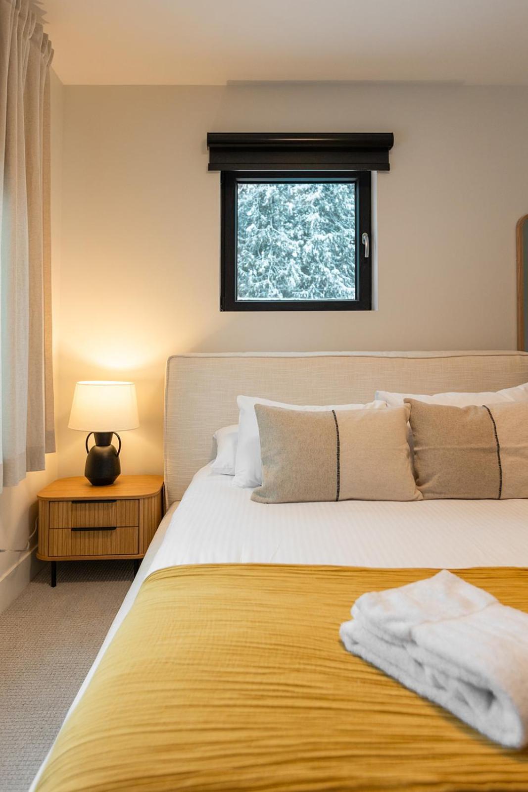 Tally Ho By Revelstoke Vacations Экстерьер фото