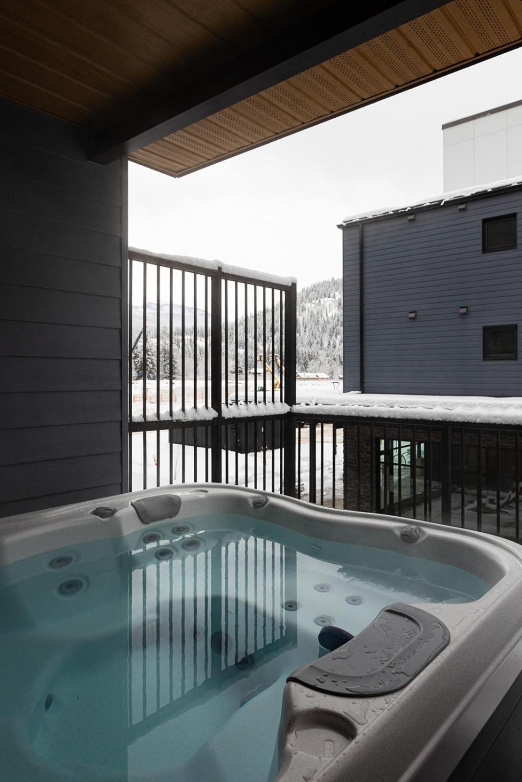 Tally Ho By Revelstoke Vacations Экстерьер фото