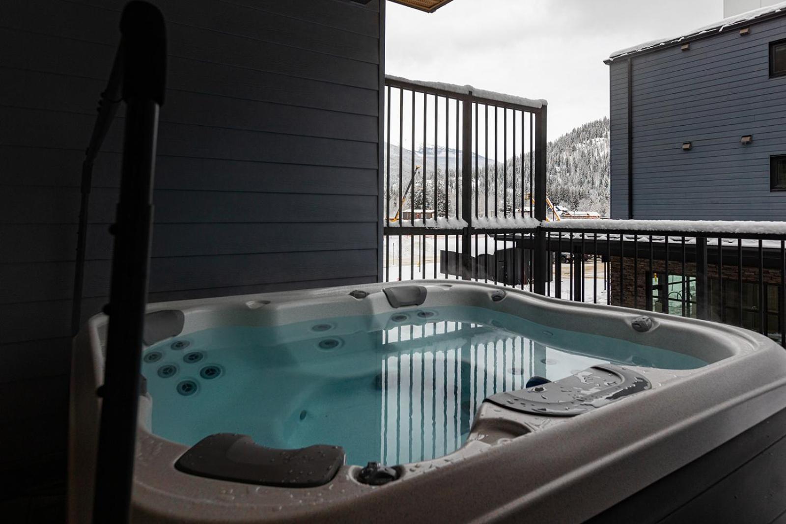 Tally Ho By Revelstoke Vacations Экстерьер фото